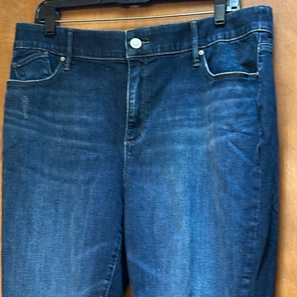 Chicos Secret Stretch Denim Destructed Jegging